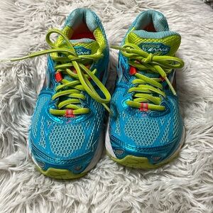 Size 6 Brooks Ravenna DNA . Beautiful bright colors